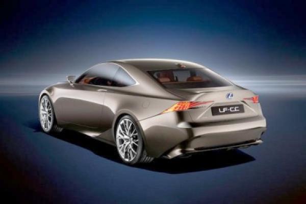 Lexus LF-CC vine la Paris